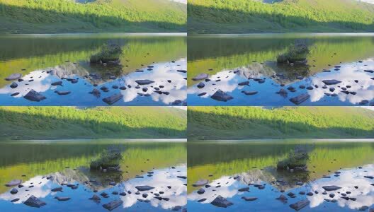 四川松潘羊拱海倒影高清在线视频素材下载