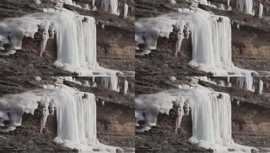 初春正在消融的冰柱高清在线视频素材下载