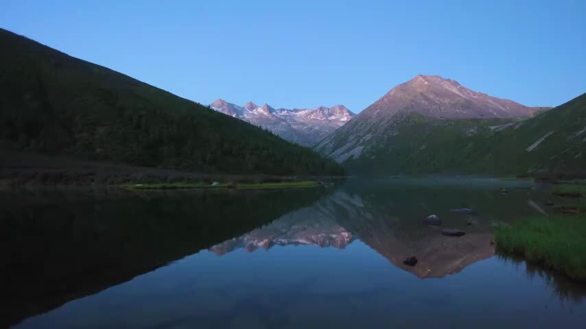 四川松潘羊拱海倒影