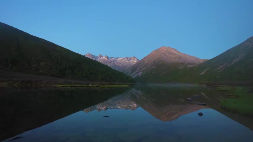 四川松潘羊拱海倒影