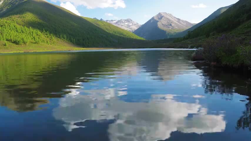 四川松潘羊拱海倒影