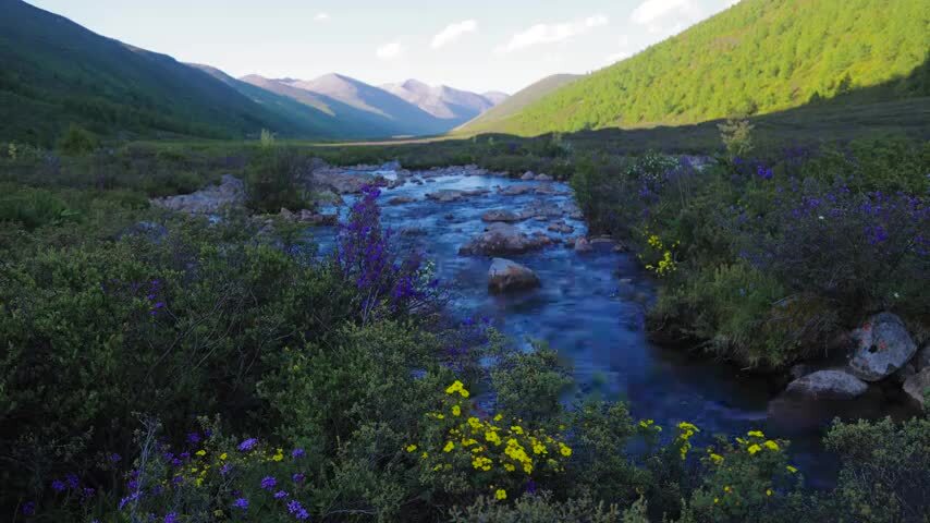 四川松潘羊拱海溪流