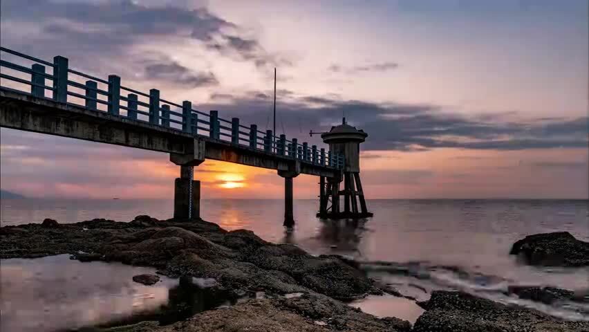 珠海淇澳岛灯塔日出