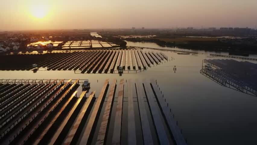 嘉兴光伏发电厂太阳能电池日落航拍晚霞
