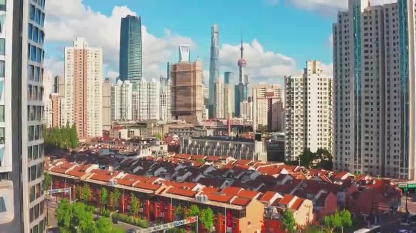 蓝天白云陆家嘴