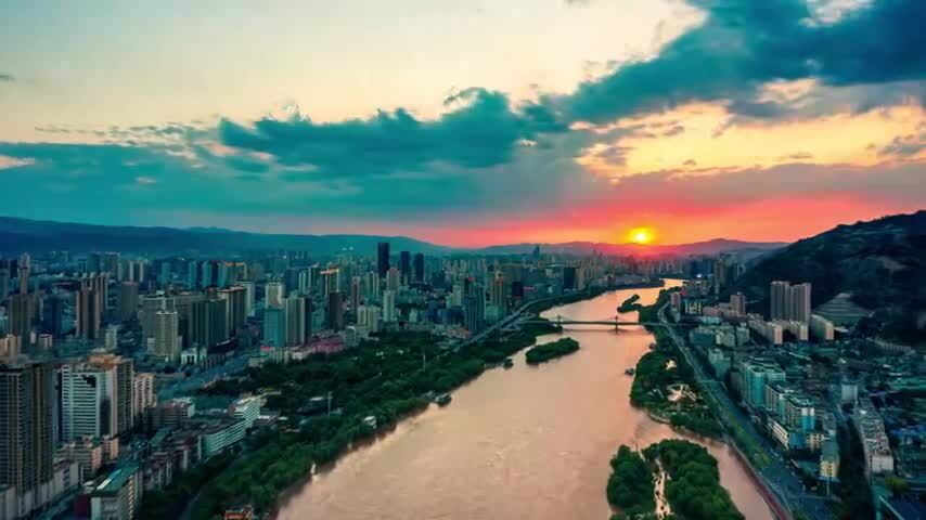甘肃兰州安宁区银滩黄河湿地日落