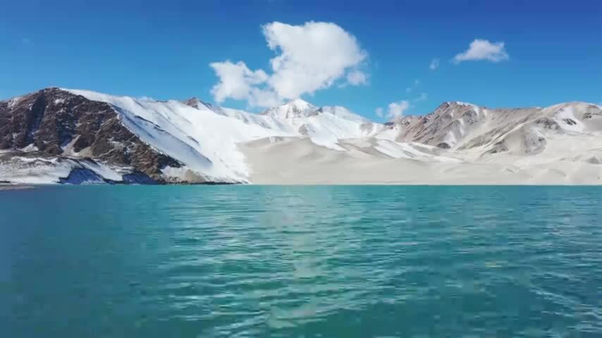 新疆白沙湖