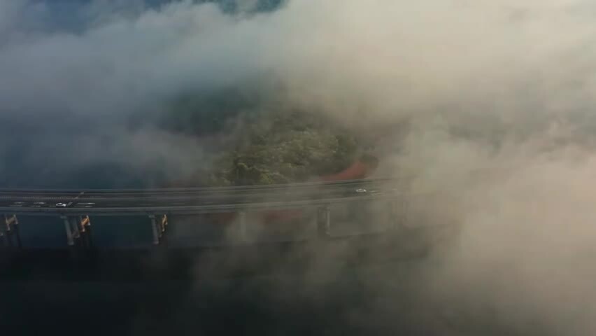 航拍九江庐山西海水上公路云海