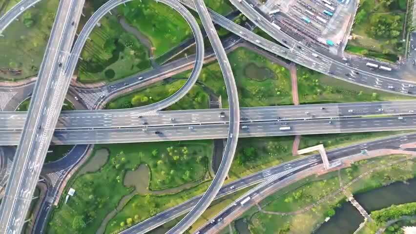 城市交通车水马龙立交桥高架路车流