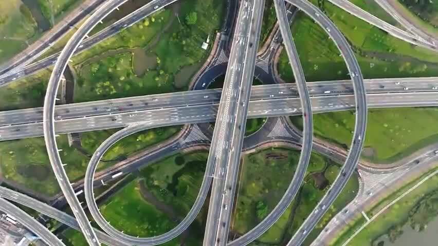 城市交通车水马龙立交桥高架路车流