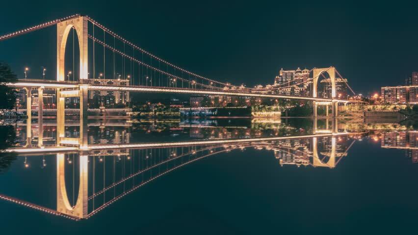 桥梁与城市车流的水面倒影延时摄影