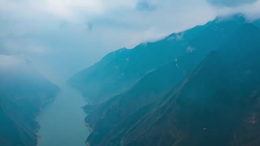 8K震撼长江河道云雾缭绕大好河山移动延时