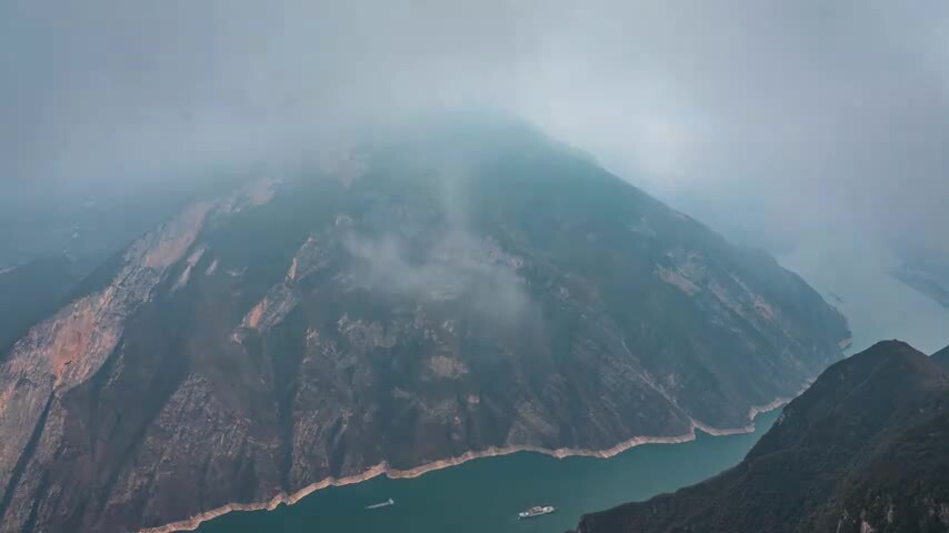 8K长江三峡俯视长江河道悬崖绝壁延时