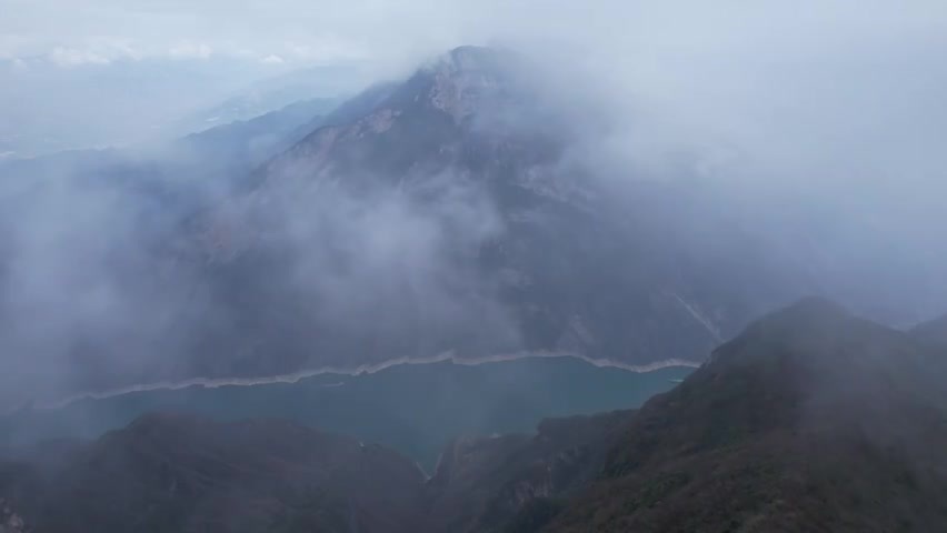 4K三峡之巅云雾