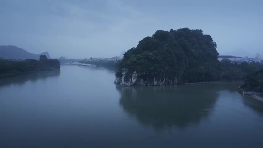 雨中的桂林象鼻山