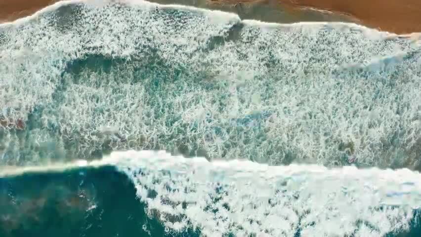 4K俯拍海南万宁沙滩海岸唯美海浪