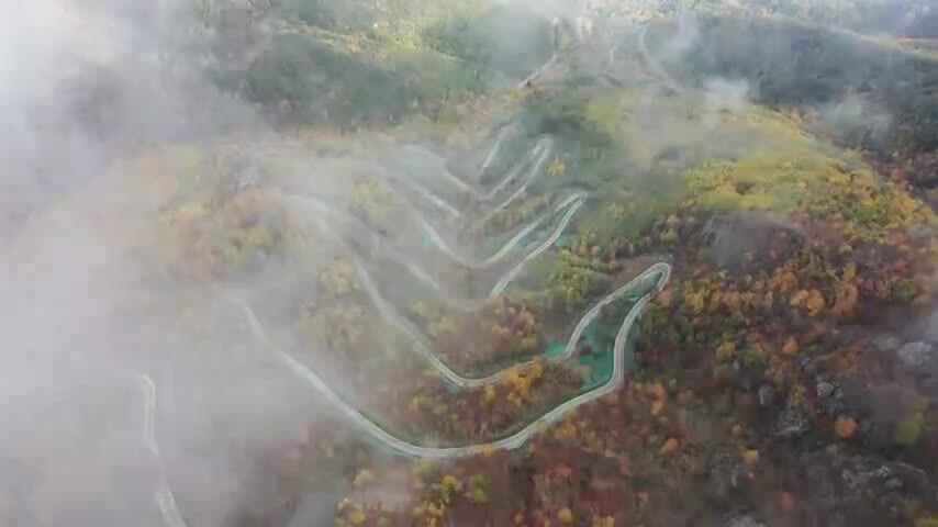 4K航拍秋天云海秋景秋色