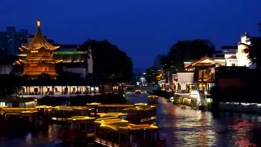 南京夫子庙秦淮河的蓝调夜景风光