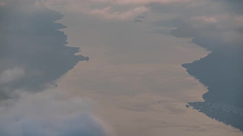 8K长江三峡航道云雾缭绕延时