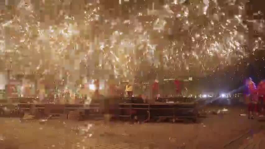 舞龙打铁花民俗表演