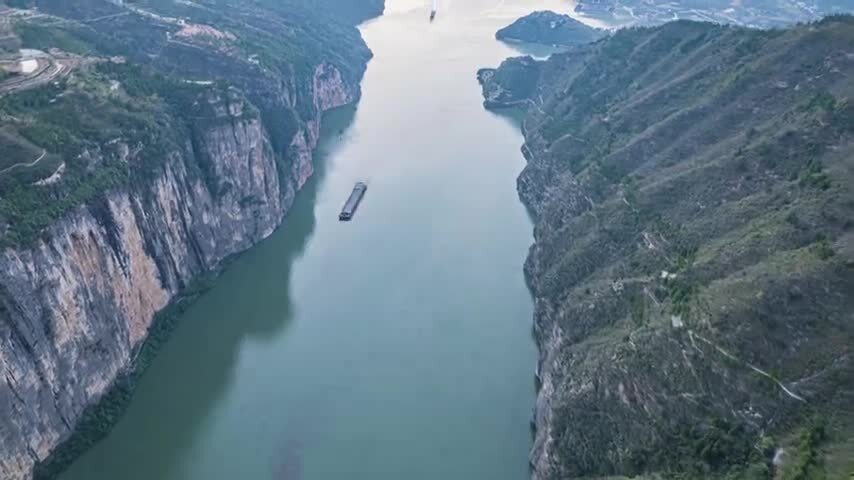 8K震撼长江三峡瞿塘峡航运航拍延时