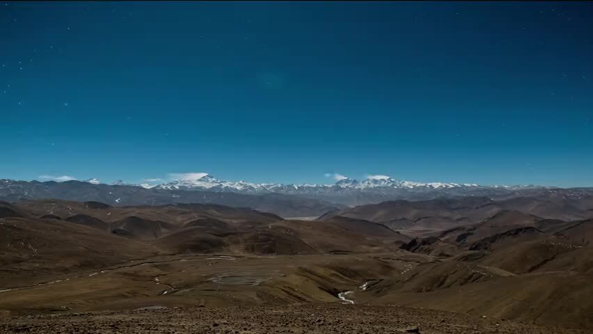 晴朗天气下珠穆朗玛峰
