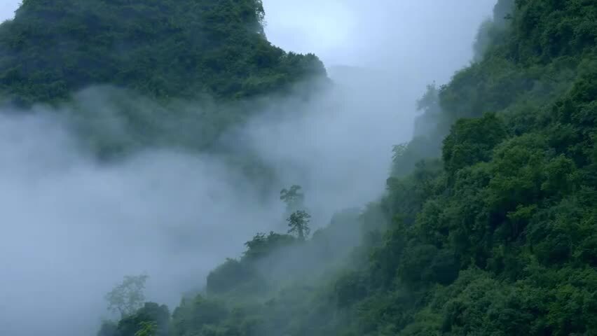 山间雾气