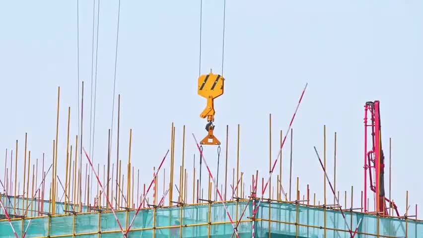 建筑工地施工塔吊工程吊车架子起重机旋转