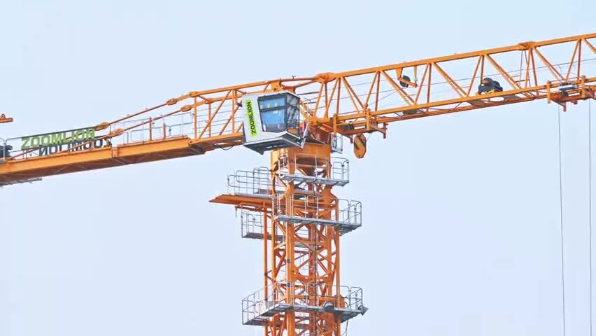 建筑工地施工塔吊工程吊车架子起重机旋转