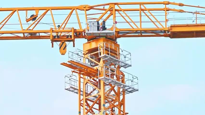 建筑工地施工塔吊工程吊车架子起重机旋转