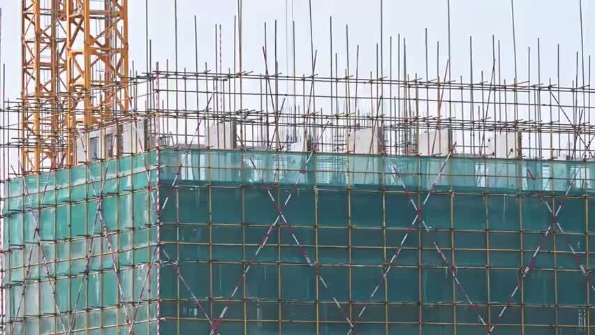 建筑工地施工塔吊工程吊车架子起重机旋转