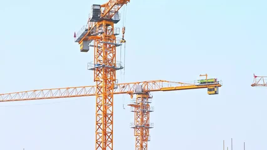 建筑工地施工塔吊工程吊车架子起重机旋转