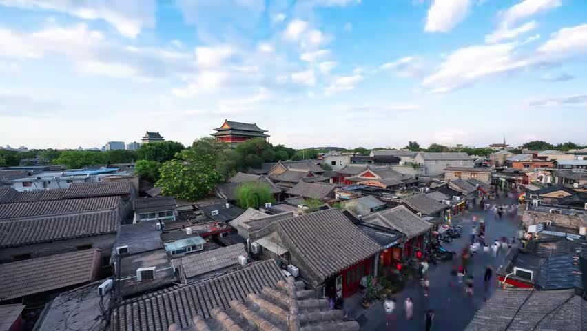 北京钟鼓楼四合院蓝天白云