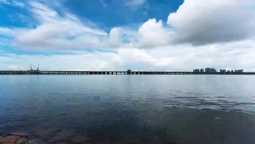 深圳前海海面上蓝天白云4k延时宣传片