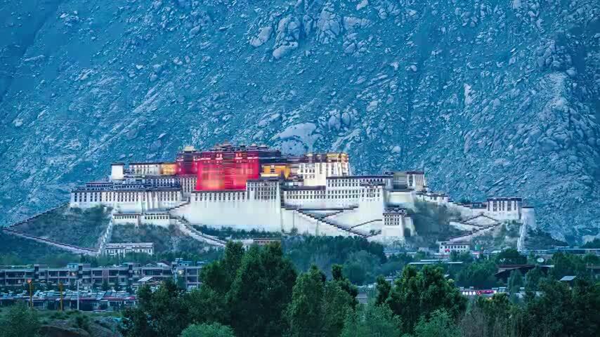 西藏布达拉宫夜景日转夜长焦延时