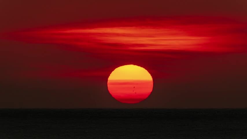 4K海上海平面日出延时空镜