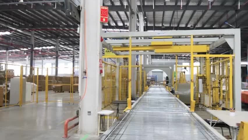 大型工厂内部自动化流水线作业布局场景