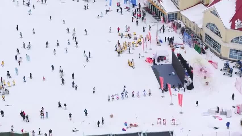 成都西岭雪山的滑雪场航拍合集