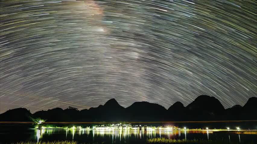 山脚下的村庄星轨延时广西柳州柳城县古砦