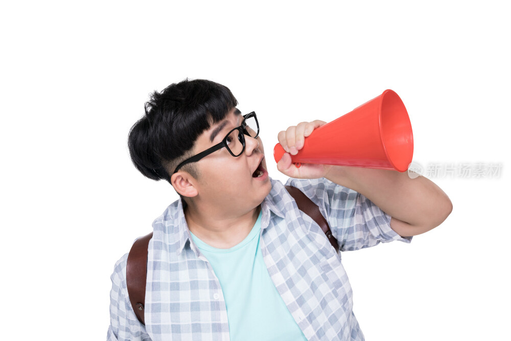 拿着喇叭的肥胖青年男子