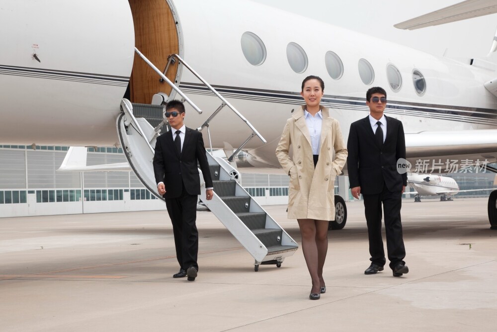 商务人士和商务飞机