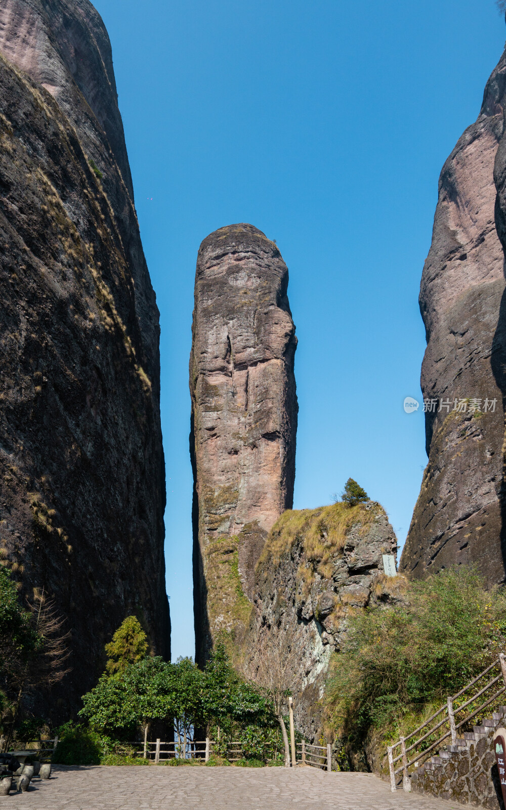 拔地而起的江郎山石柱