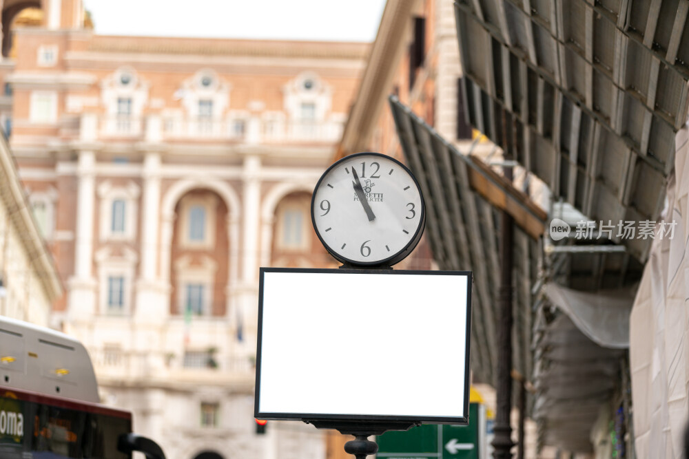 意大利街头空白显示器广告位