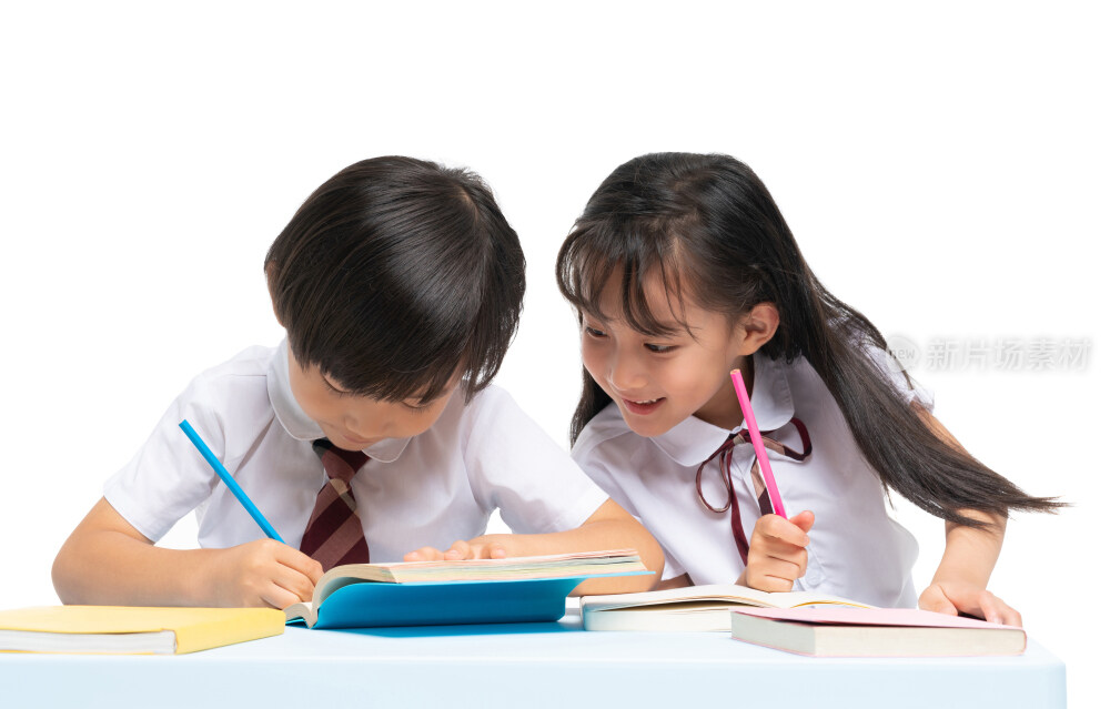 小男孩和小女孩在学习