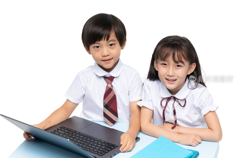 小男孩和小女孩在学习