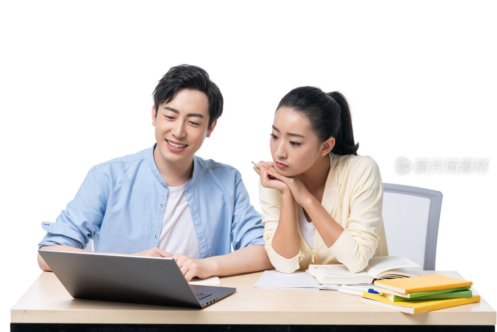 年轻男女一起学习