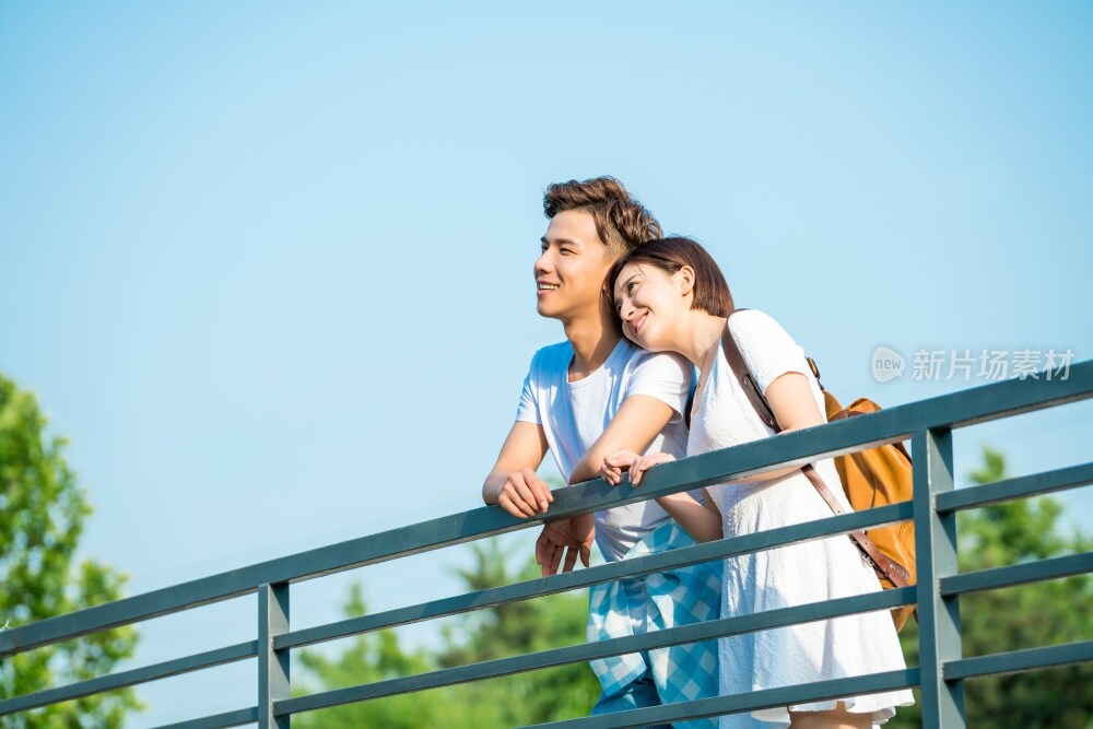 快乐的年轻情侣