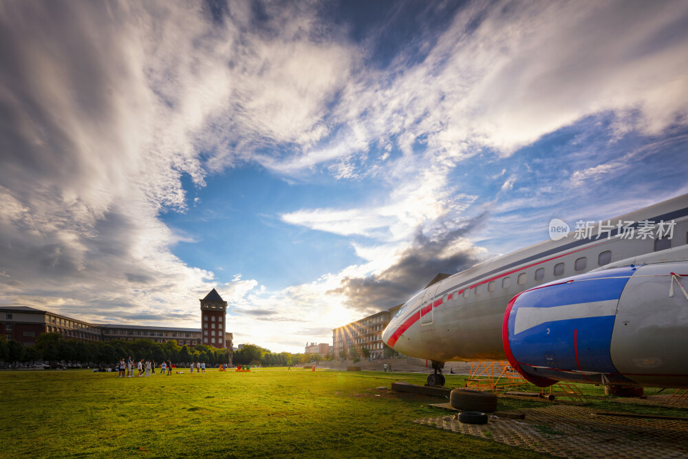 大学校园的日落