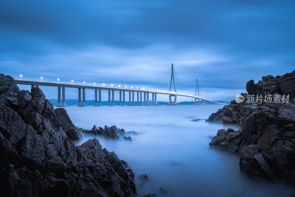 夜幕下的宁波象山港大桥