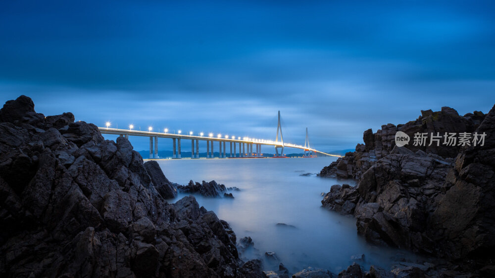 夜幕下的宁波象山港大桥